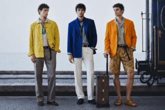 Etro printemps 2027 - Une garde-robe de voyageur suspendue entre deux destinations