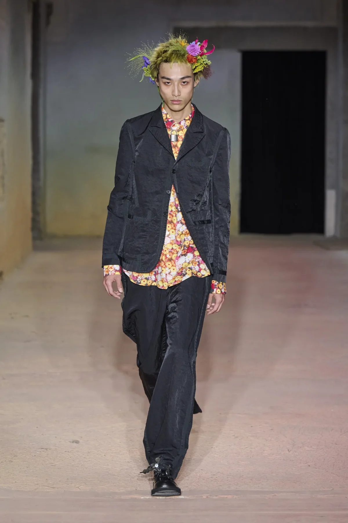 DSM Kei Ninomiya réinvente le punk en manifeste couture pour le printemps 2027