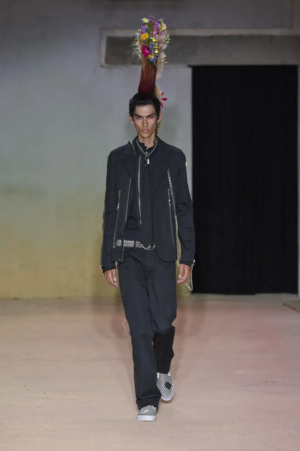 DSM Kei Ninomiya réinvente le punk en manifeste couture pour le printemps 2027