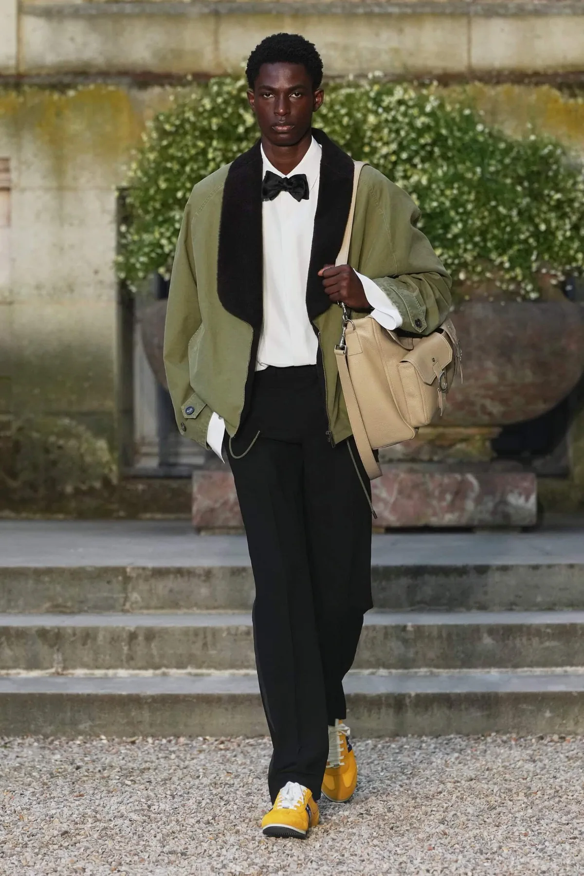 Dior Men printemps 2027, Jonathan Anderson redessine la masculinité avec une élégance libre