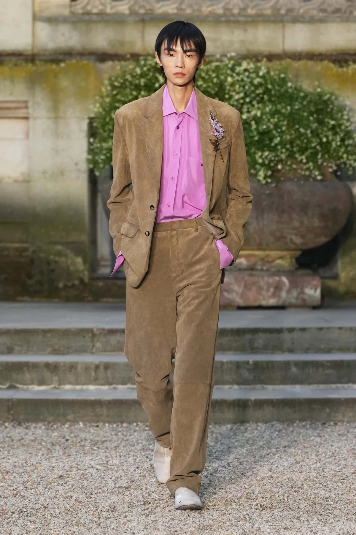 Dior Men printemps 2027, Jonathan Anderson redessine la masculinité avec une élégance libre