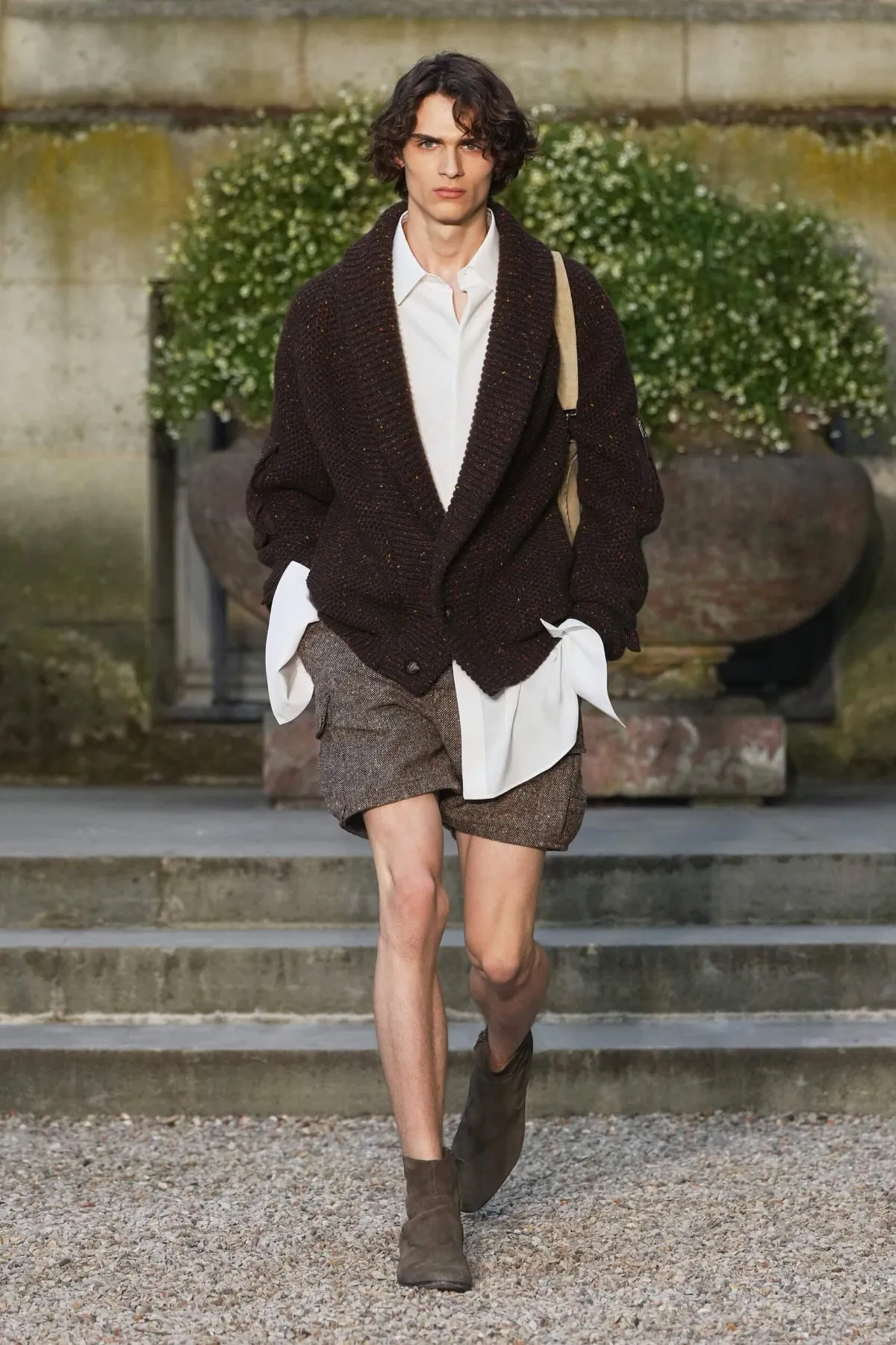 Dior Men printemps 2027, Jonathan Anderson redessine la masculinité avec une élégance libre