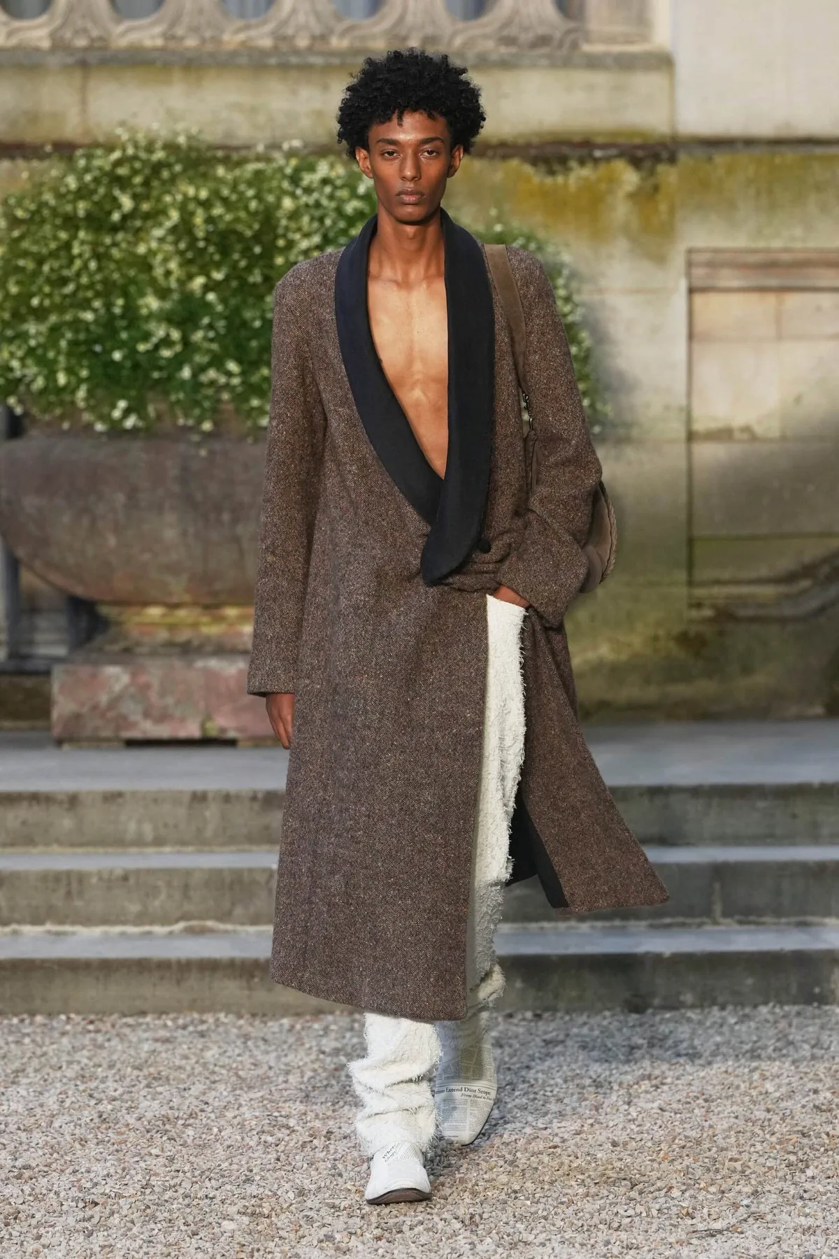 Dior Men printemps 2027, Jonathan Anderson redessine la masculinité avec une élégance libre