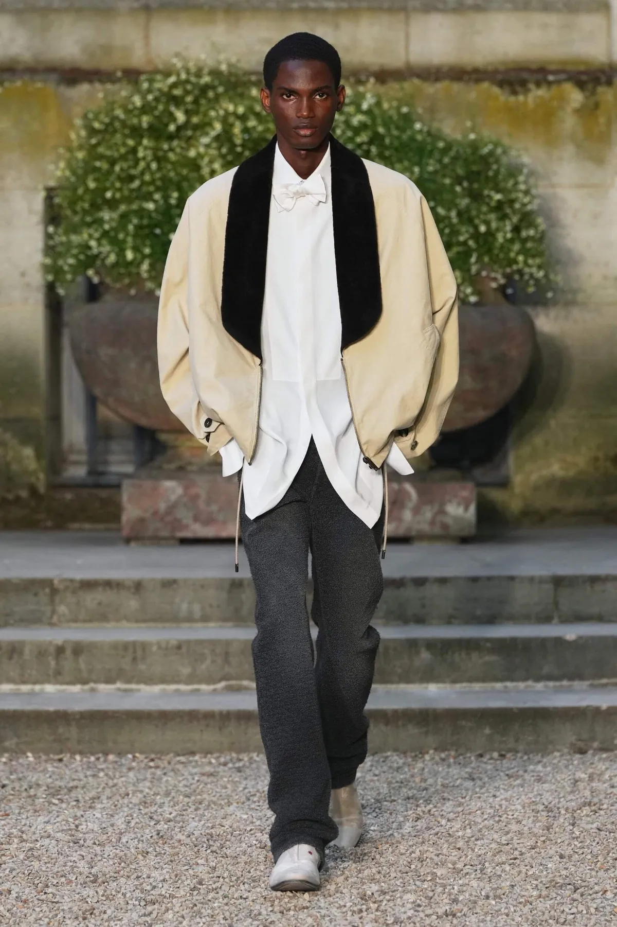 Dior Men printemps 2027, Jonathan Anderson redessine la masculinité avec une élégance libre