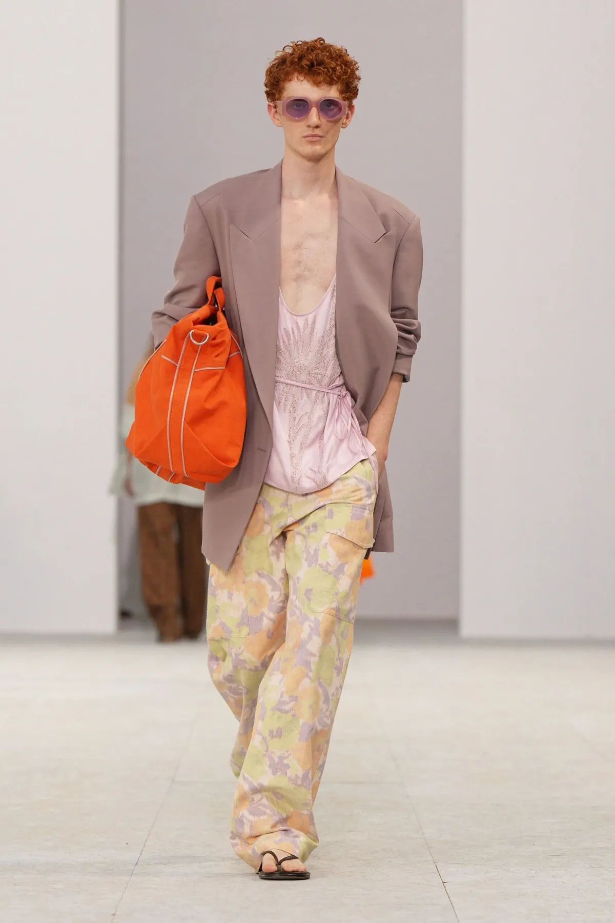 Dries Van Noten au printemps 2027, Julian Klausner signe la grâce en mouvement