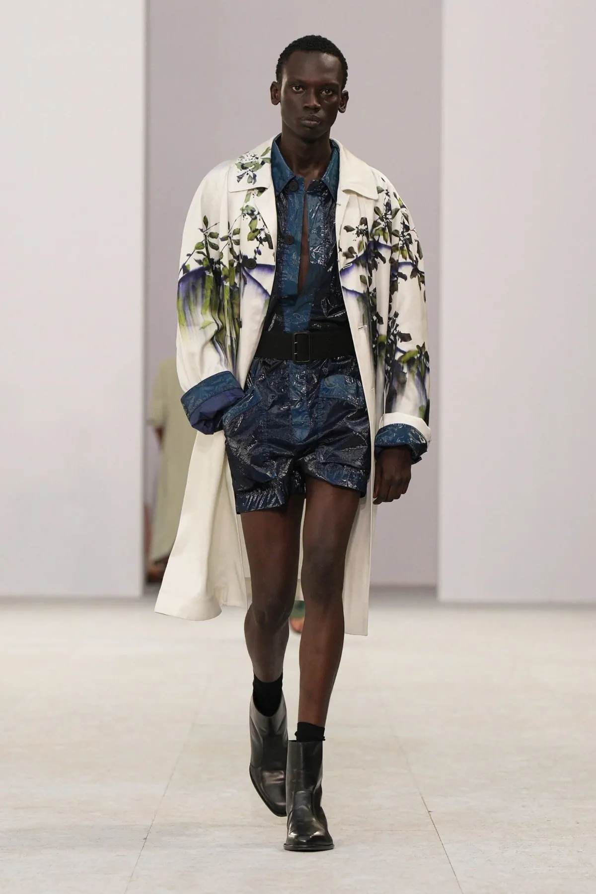Dries Van Noten au printemps 2027, Julian Klausner signe la grâce en mouvement