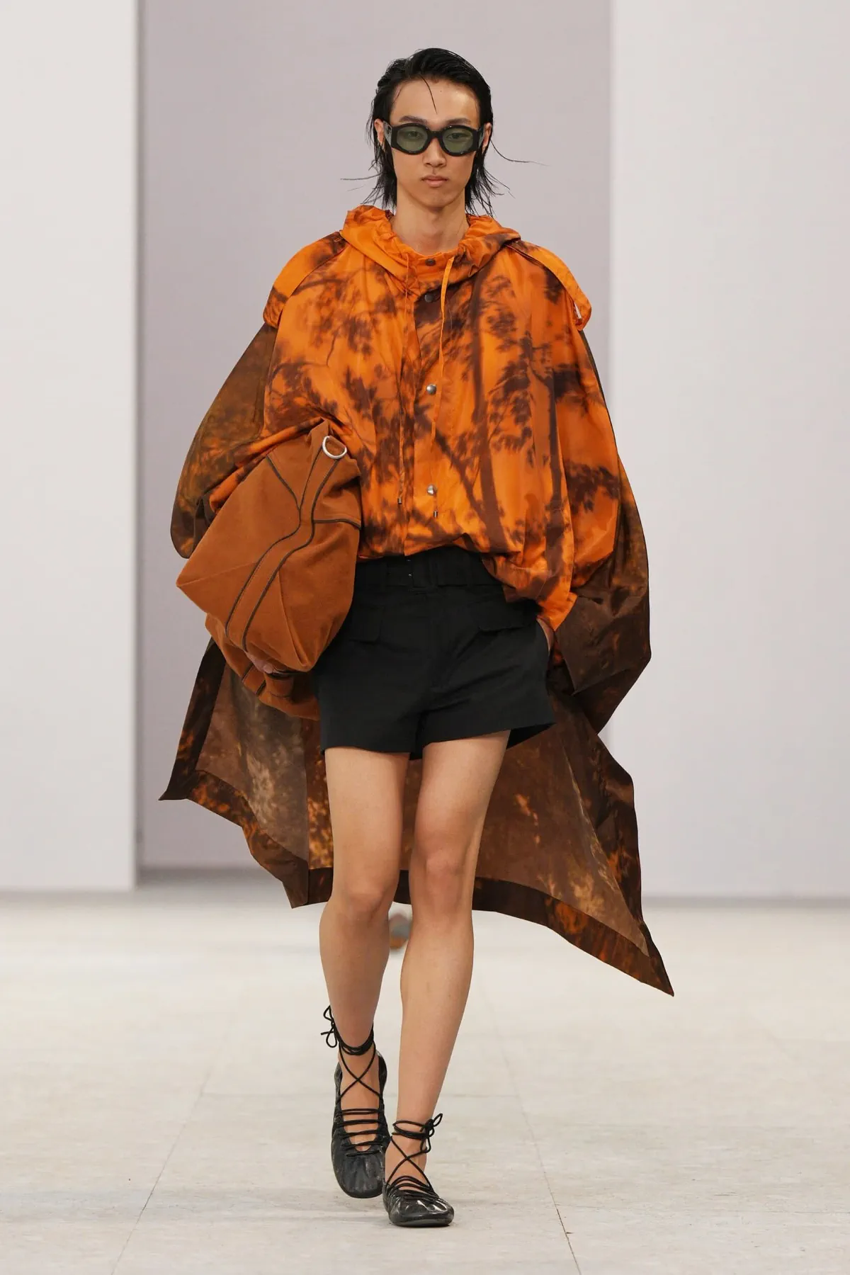 Dries Van Noten au printemps 2027, Julian Klausner signe la grâce en mouvement