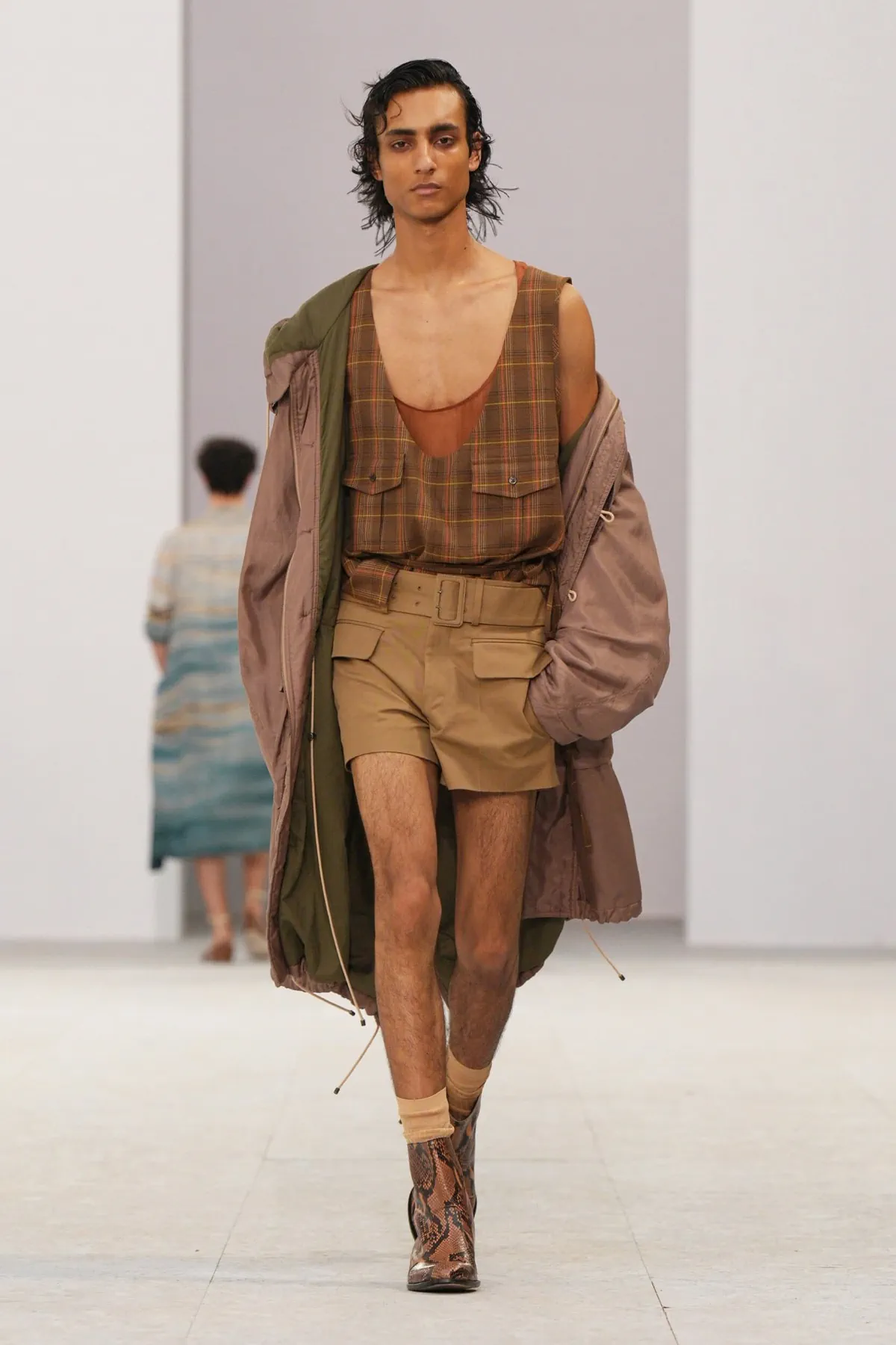 Dries Van Noten au printemps 2027, Julian Klausner signe la grâce en mouvement