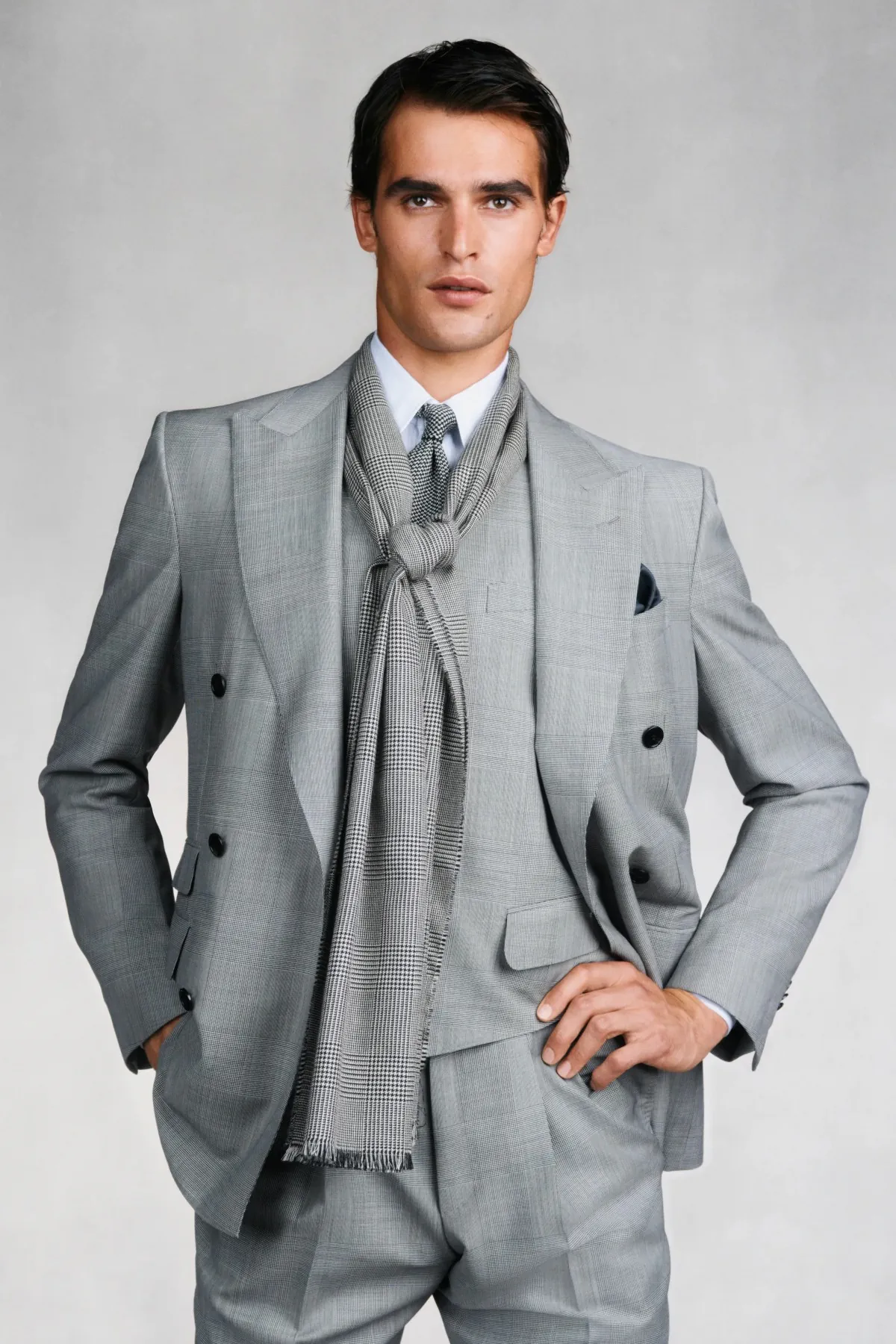 Chez dunhill, le blazer bleu devient le manifeste du printemps 2027
