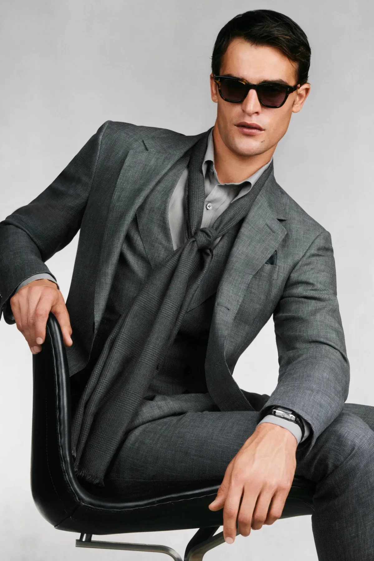 Chez dunhill, le blazer bleu devient le manifeste du printemps 2027