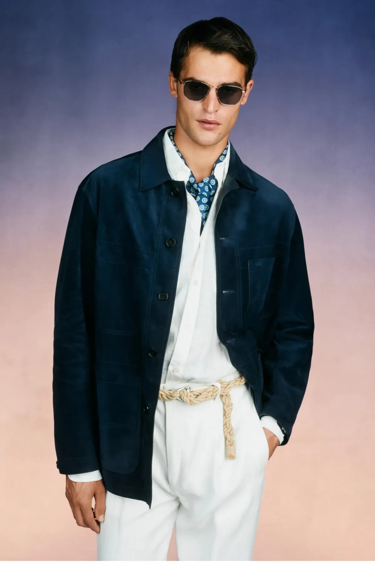 Chez dunhill, le blazer bleu devient le manifeste du printemps 2027