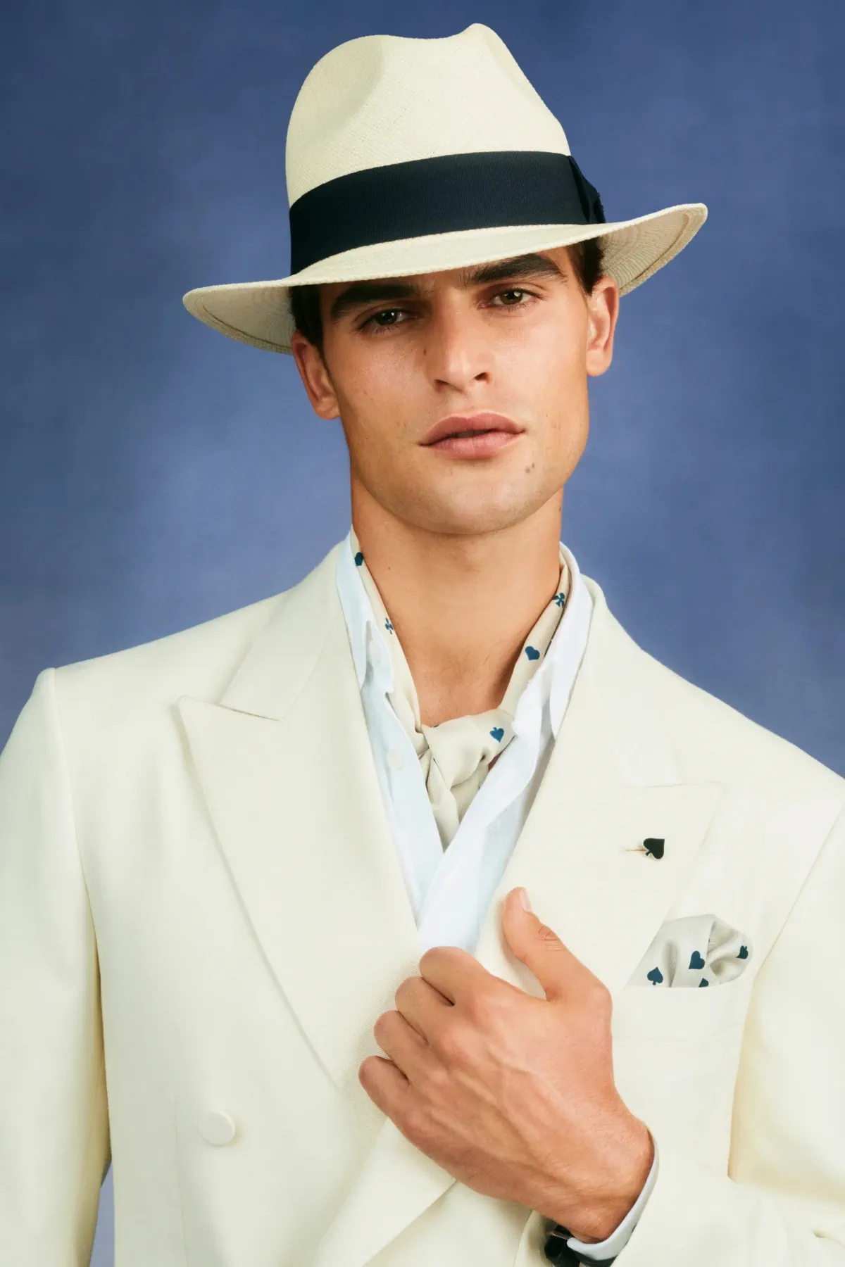 Chez dunhill, le blazer bleu devient le manifeste du printemps 2027