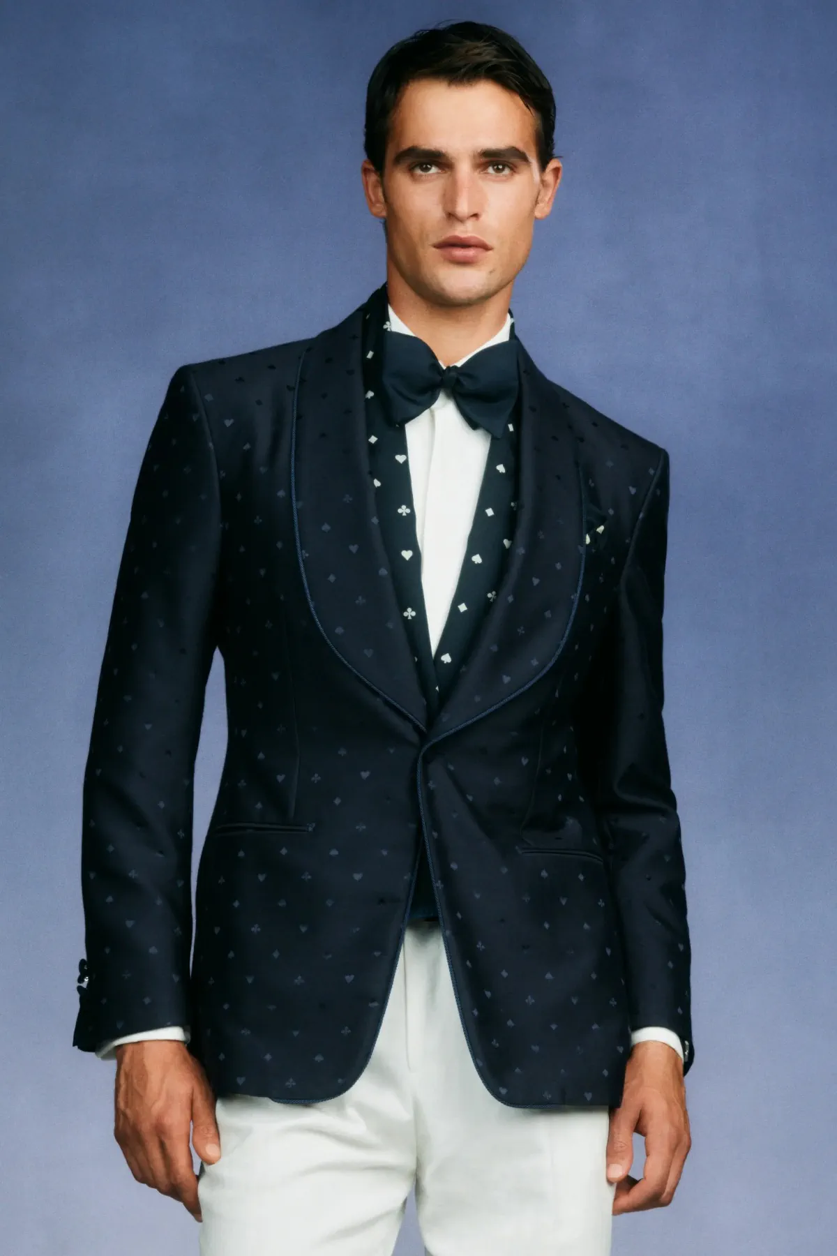 Chez dunhill, le blazer bleu devient le manifeste du printemps 2027