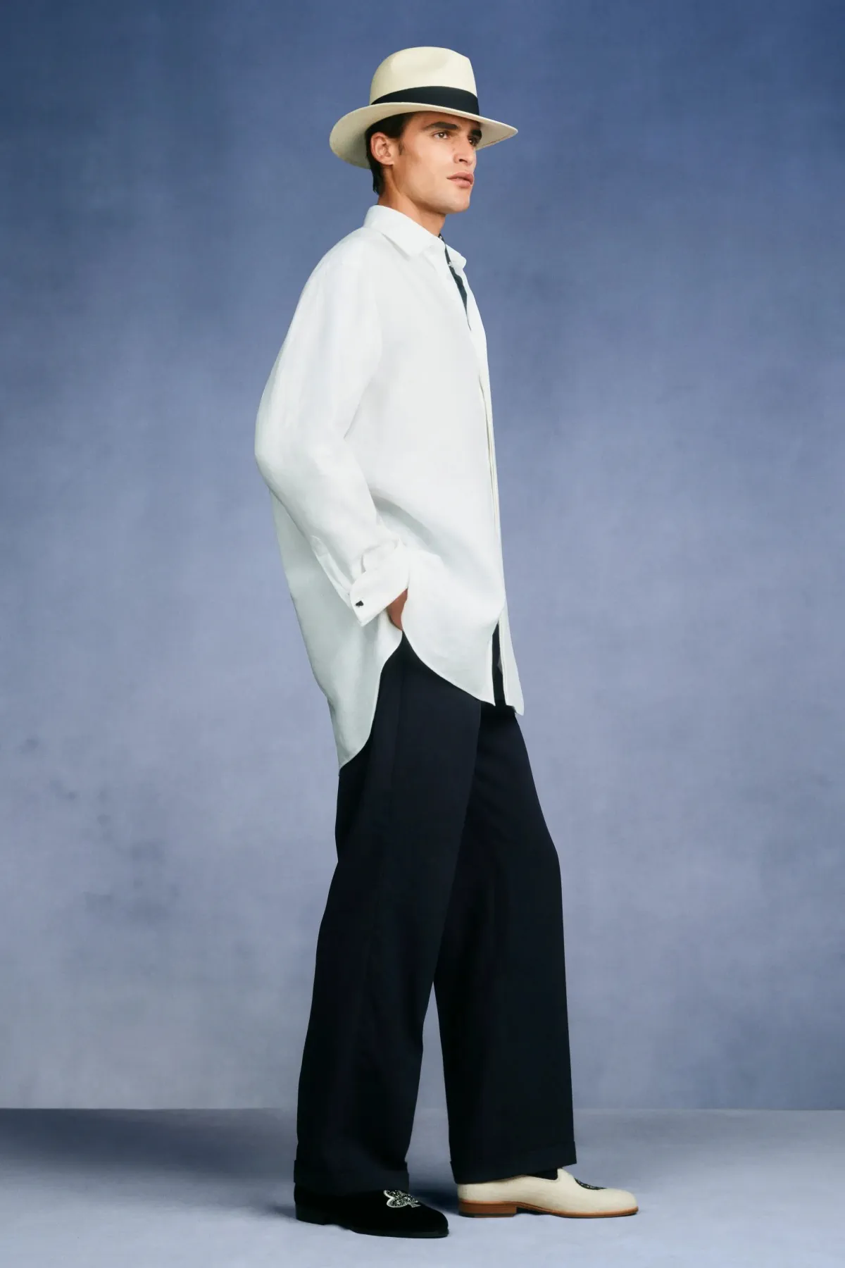 Chez dunhill, le blazer bleu devient le manifeste du printemps 2027