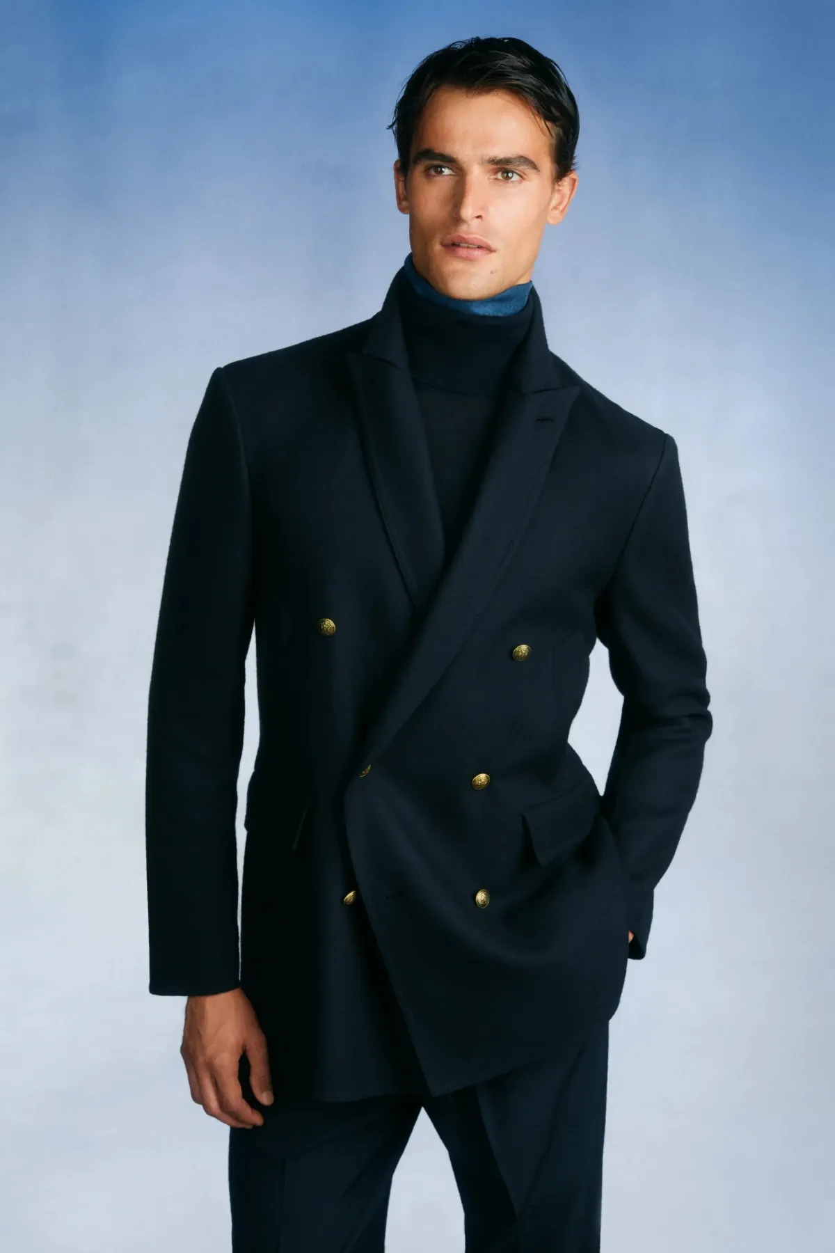 Chez dunhill, le blazer bleu devient le manifeste du printemps 2027