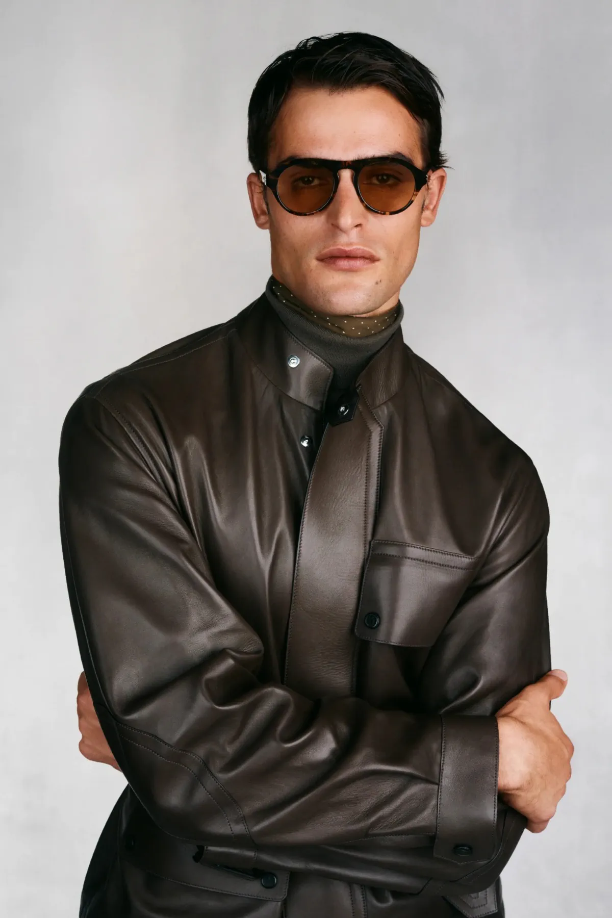 Chez dunhill, le blazer bleu devient le manifeste du printemps 2027