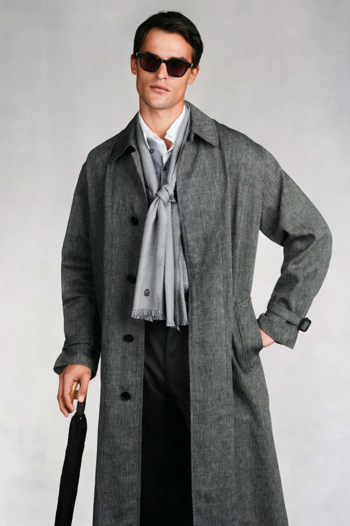 Chez dunhill, le blazer bleu devient le manifeste du printemps 2027