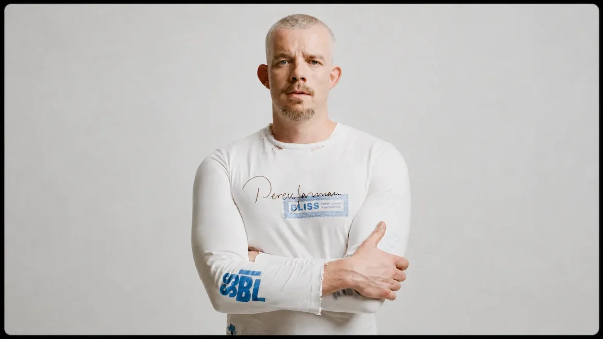 ERDEM x Gays The Word T shirt Pride 2026 0 Pour célébrer la Pride 2026, ERDEM lance un t-shirt en édition limitée