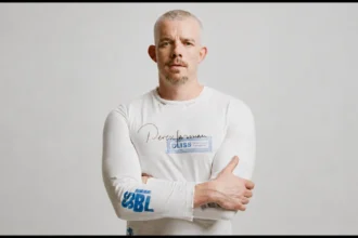 Pour célébrer la Pride 2026, ERDEM lance un t-shirt en édition limitée