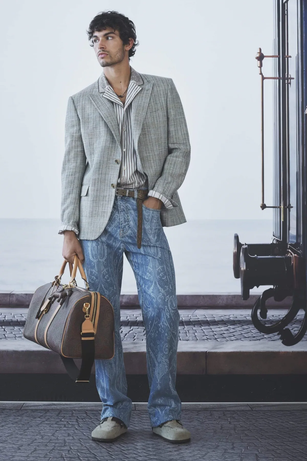 Etro Spring Summer 2027 Milan Fashion Week 1 Etro printemps 2027 - Une garde-robe de voyageur suspendue entre deux destinations