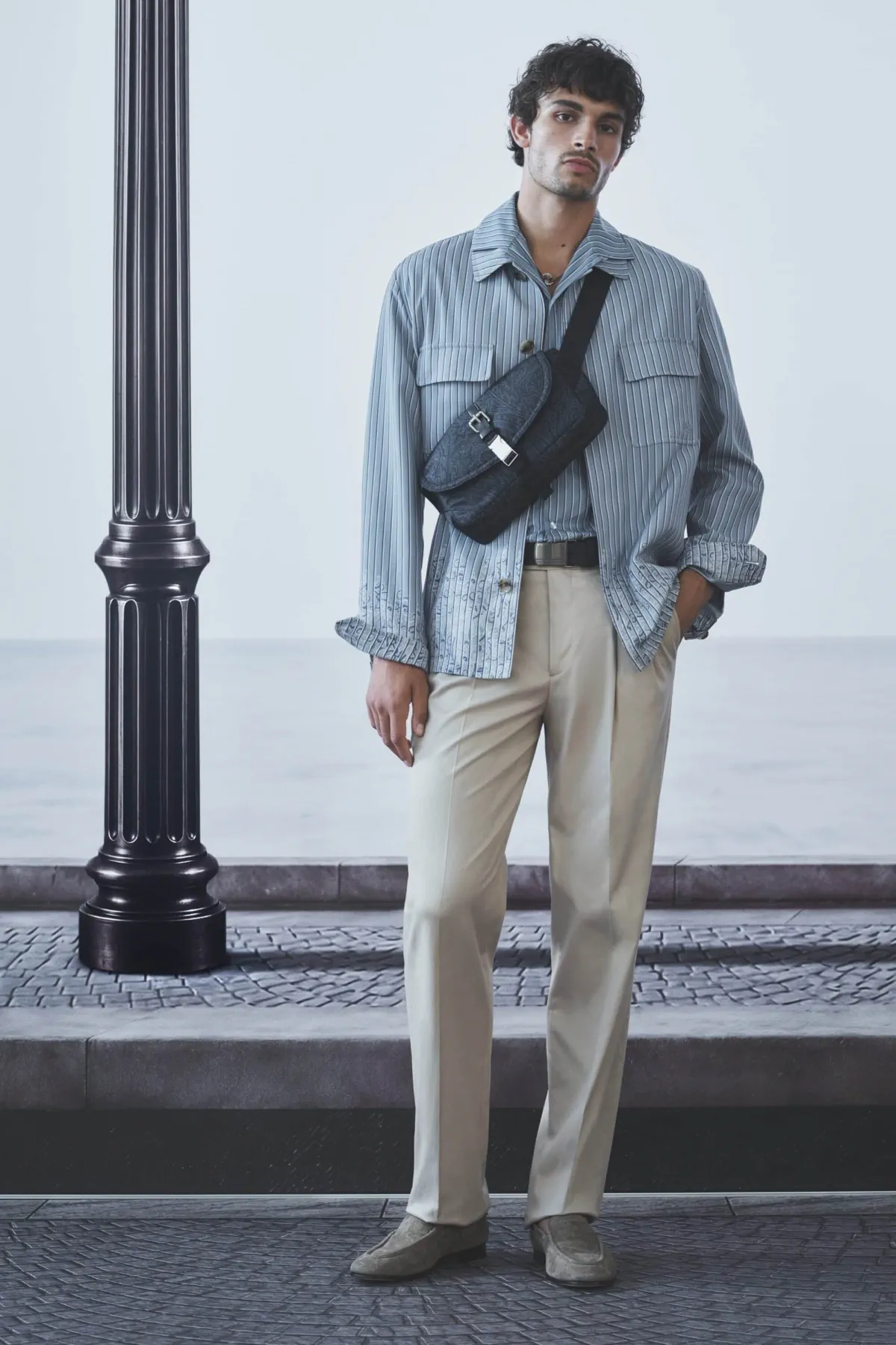 Etro printemps 2027 - Une garde-robe de voyageur suspendue entre deux destinations