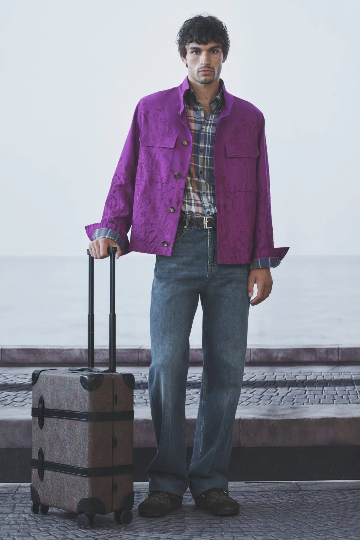 Etro printemps 2027 - Une garde-robe de voyageur suspendue entre deux destinations