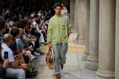 Le Mercato Méditerranéen de Giorgio Armani - Leo Dell'Orco signe un printemps 2027 qui respire