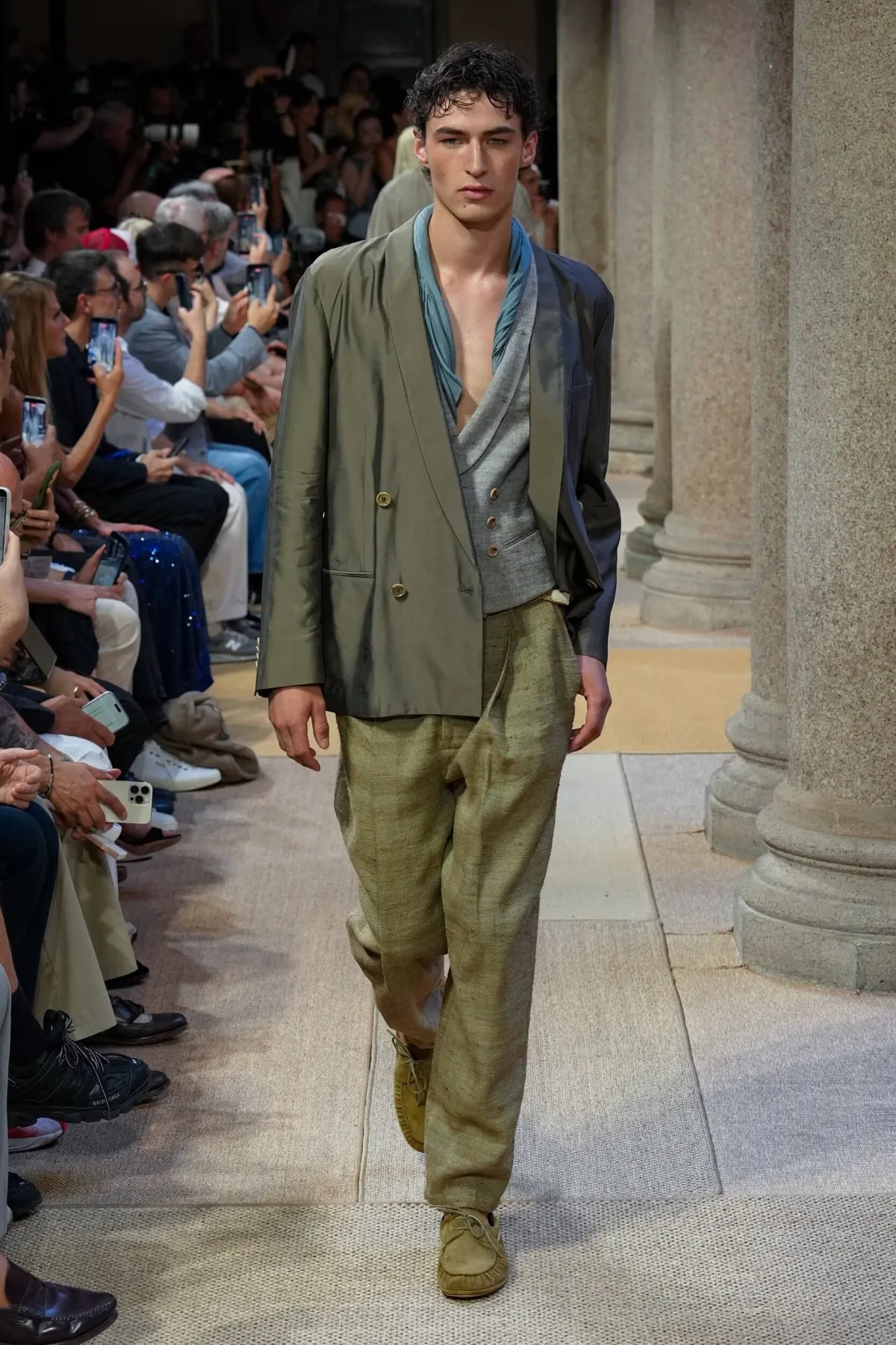 Le Mercato Méditerranéen de Giorgio Armani - Leo Dell'Orco signe un printemps 2027 qui respire
