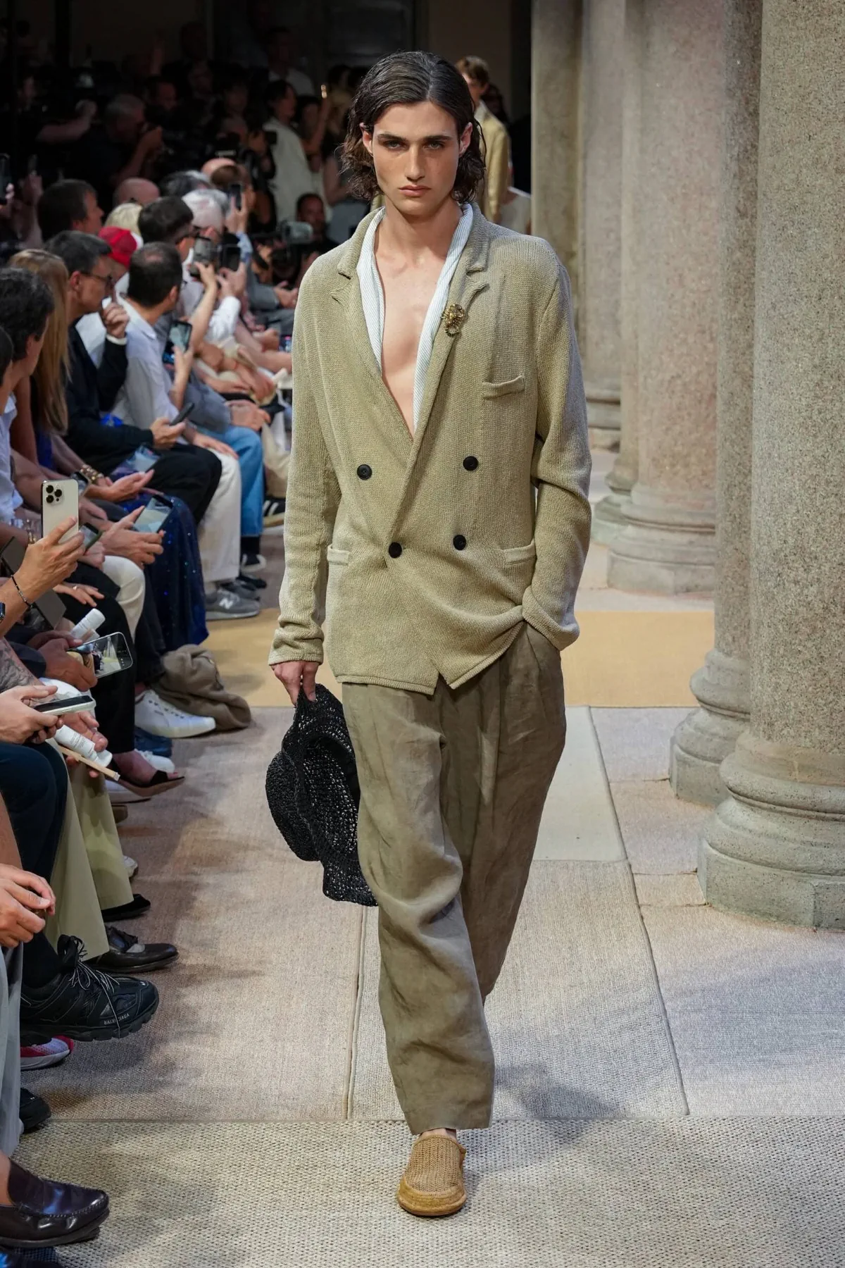 Le Mercato Méditerranéen de Giorgio Armani - Leo Dell'Orco signe un printemps 2027 qui respire