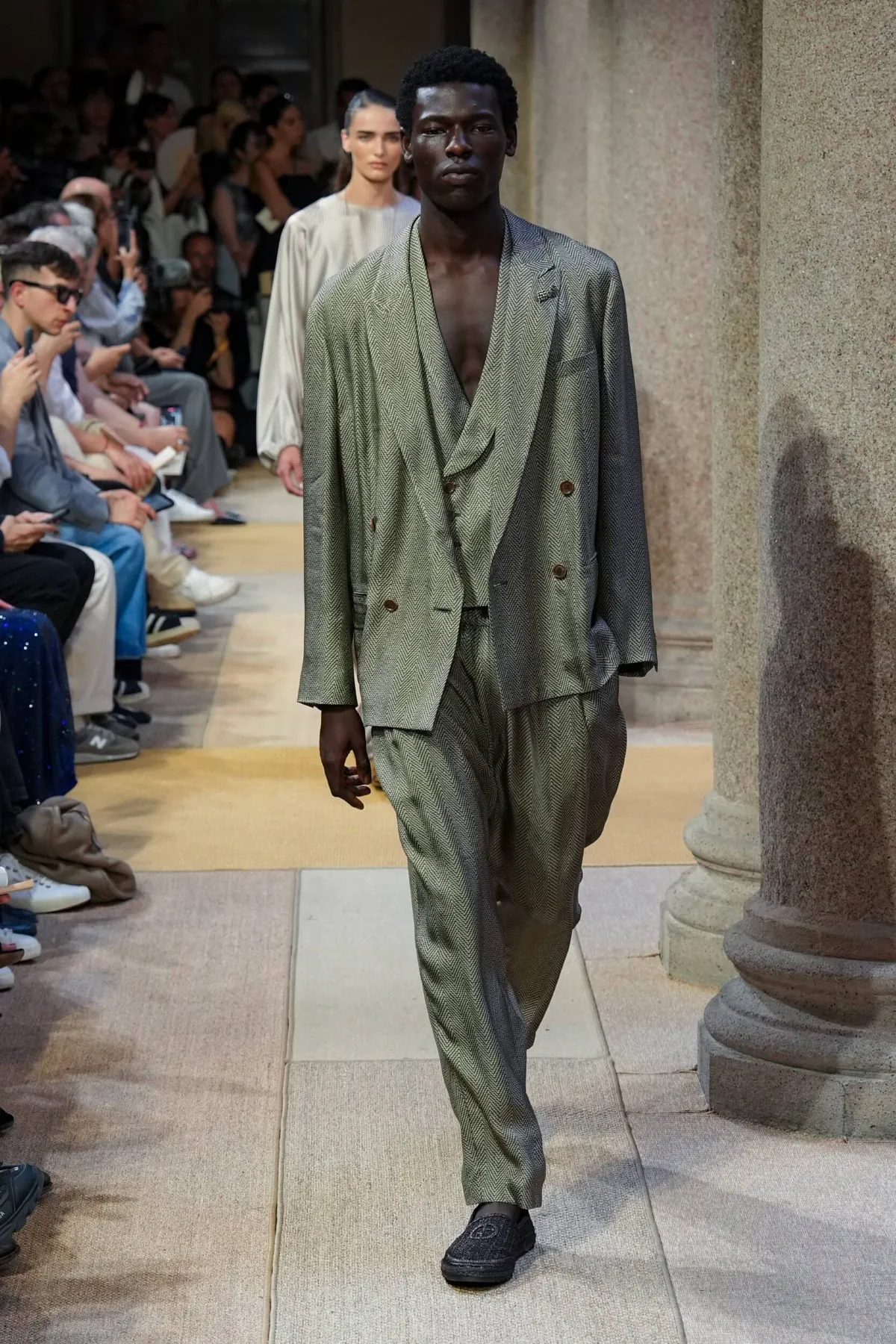 Le Mercato Méditerranéen de Giorgio Armani - Leo Dell'Orco signe un printemps 2027 qui respire