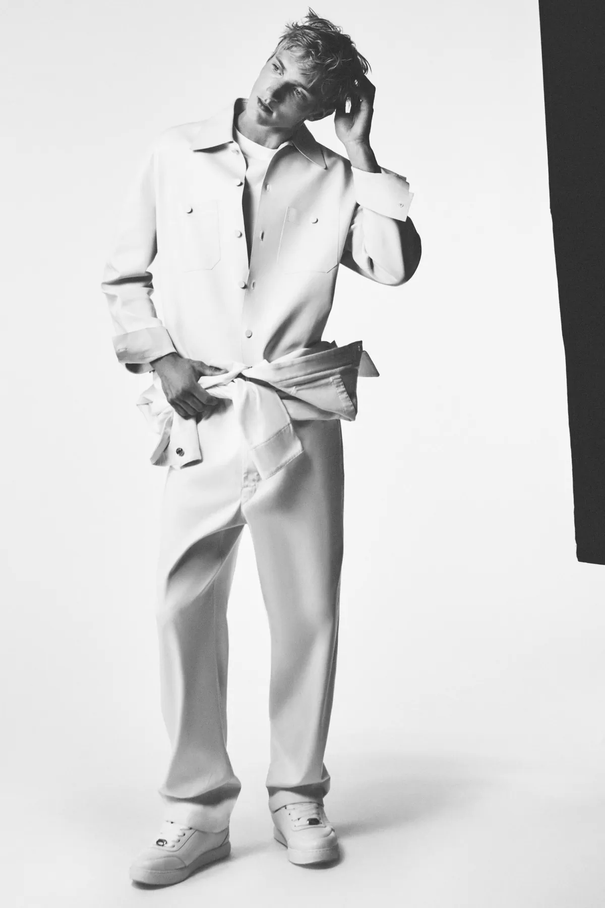 Pour le printemps 2027, Sarah Burton réinvente Givenchy - Une entrée en matière masculine, murmurée et décisive