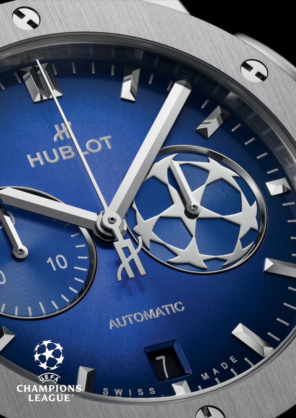 La Hublot Classic Fusion Chronograph UEFA Champions League Titanium célèbre vingt ans d'histoire entre football et haute horlogerie