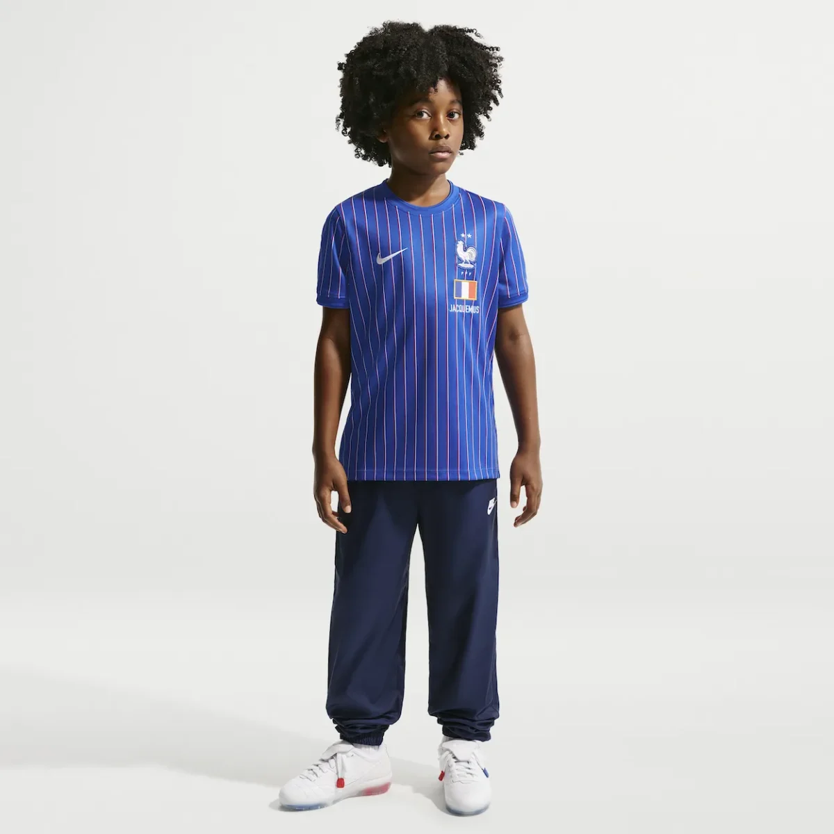 Quand JACQUEMUS réinvente l'élégance des Bleus avec Nike et la FFF