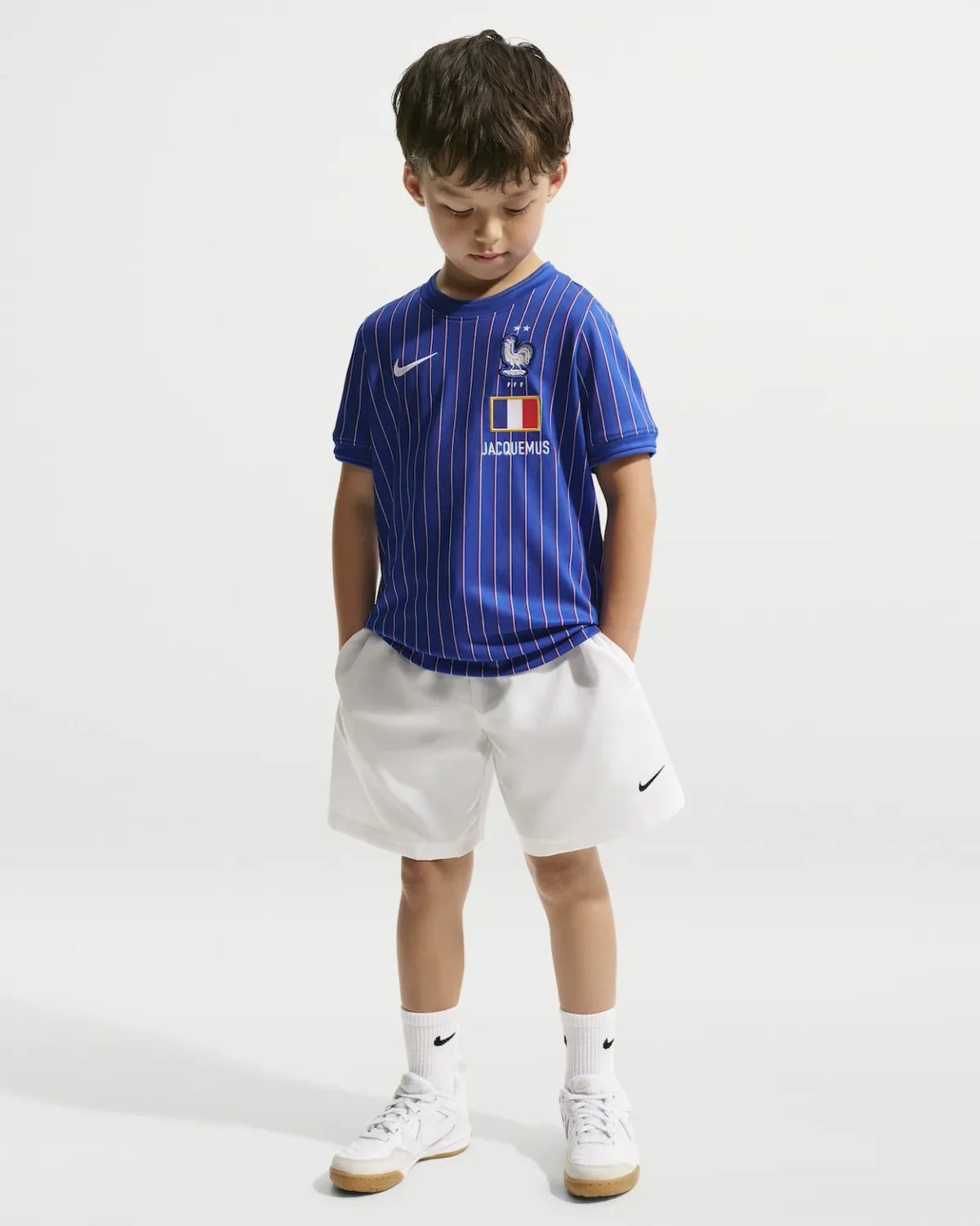 Quand JACQUEMUS réinvente l'élégance des Bleus avec Nike et la FFF