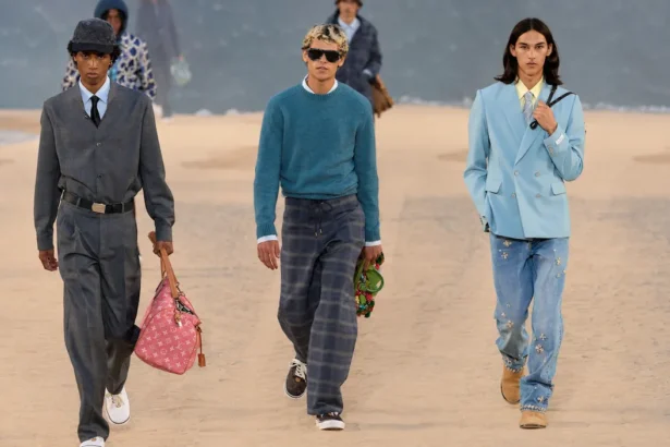 Louis Vuitton réinvente le dandysme avec une collection printemps 2027 portée par la puissance de l'océan
