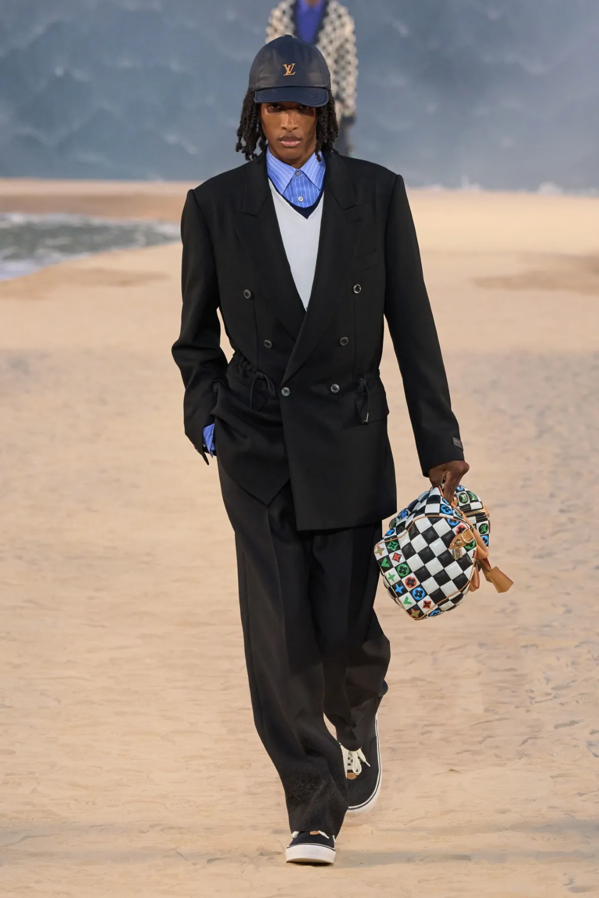 Louis Vuitton réinvente le dandysme avec une collection printemps 2027 portée par la puissance de l'océan