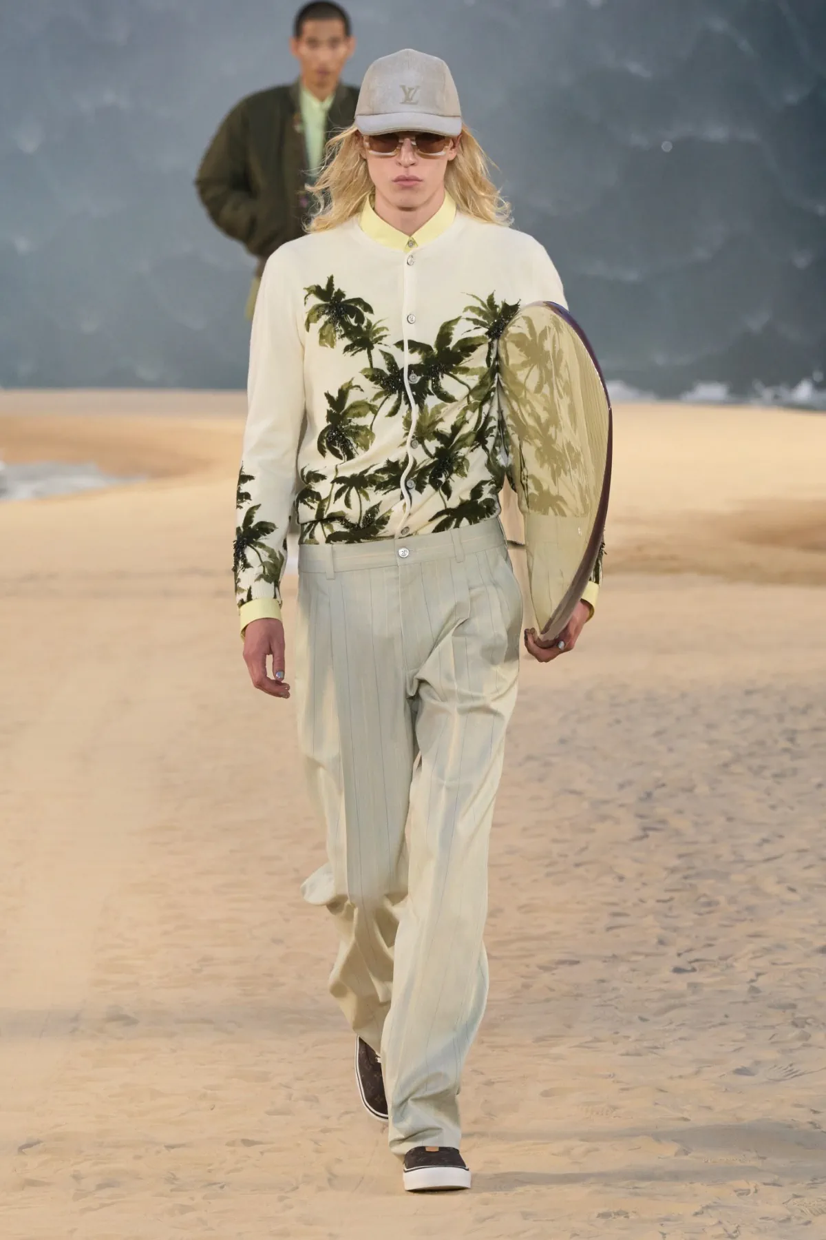 Louis Vuitton réinvente le dandysme avec une collection printemps 2027 portée par la puissance de l'océan