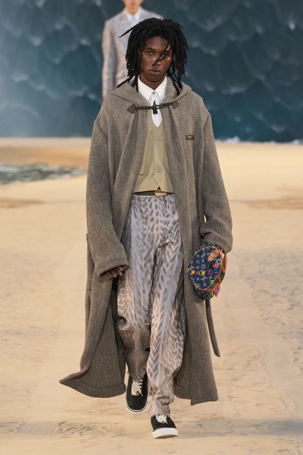Louis Vuitton réinvente le dandysme avec une collection printemps 2027 portée par la puissance de l'océan