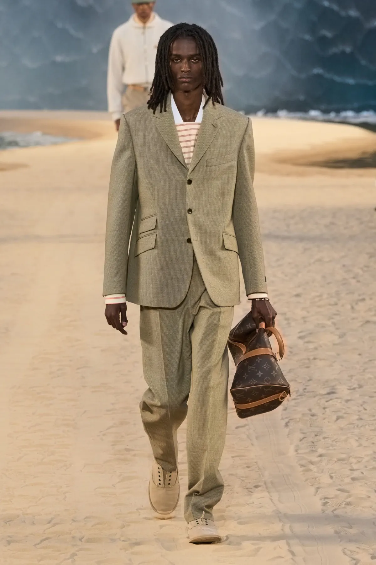 Louis Vuitton réinvente le dandysme avec une collection printemps 2027 portée par la puissance de l'océan