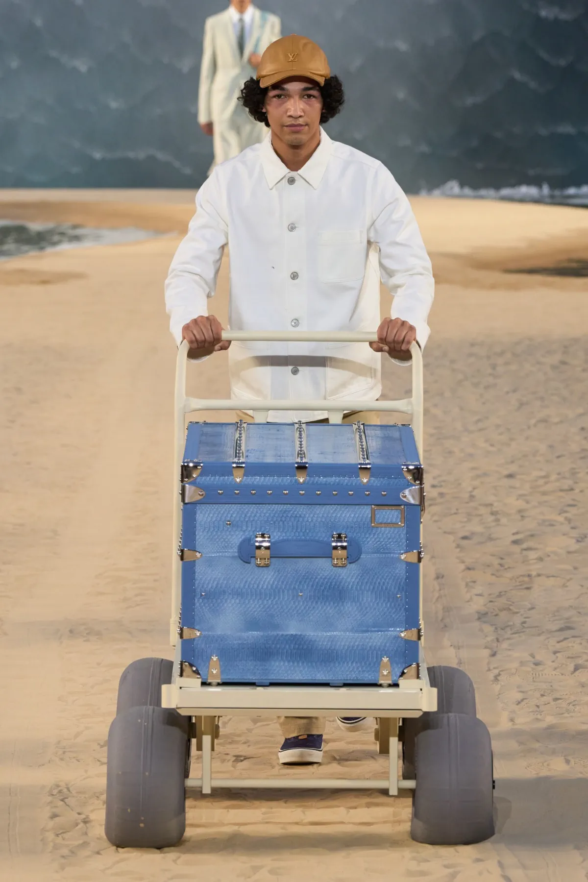 Louis Vuitton réinvente le dandysme avec une collection printemps 2027 portée par la puissance de l'océan