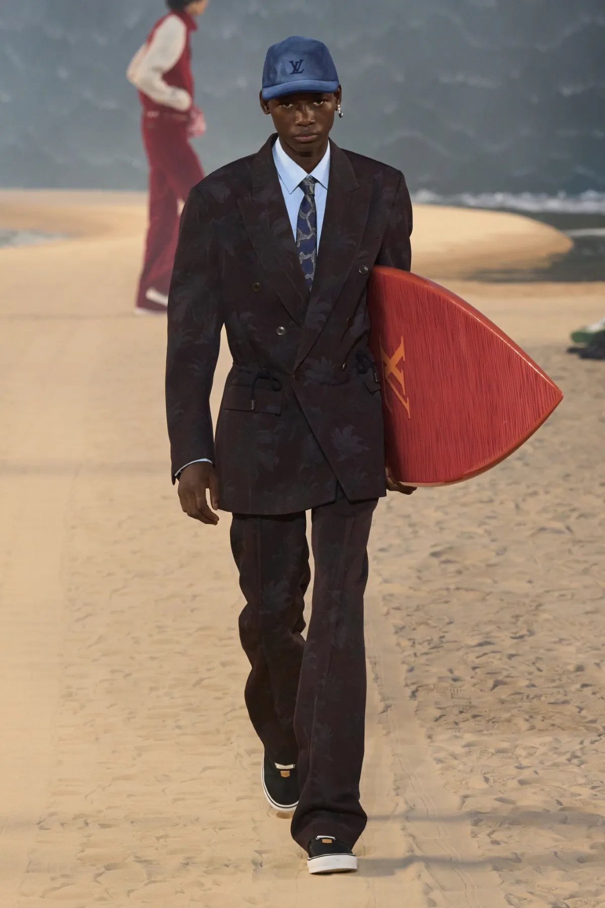 Louis Vuitton réinvente le dandysme avec une collection printemps 2027 portée par la puissance de l'océan