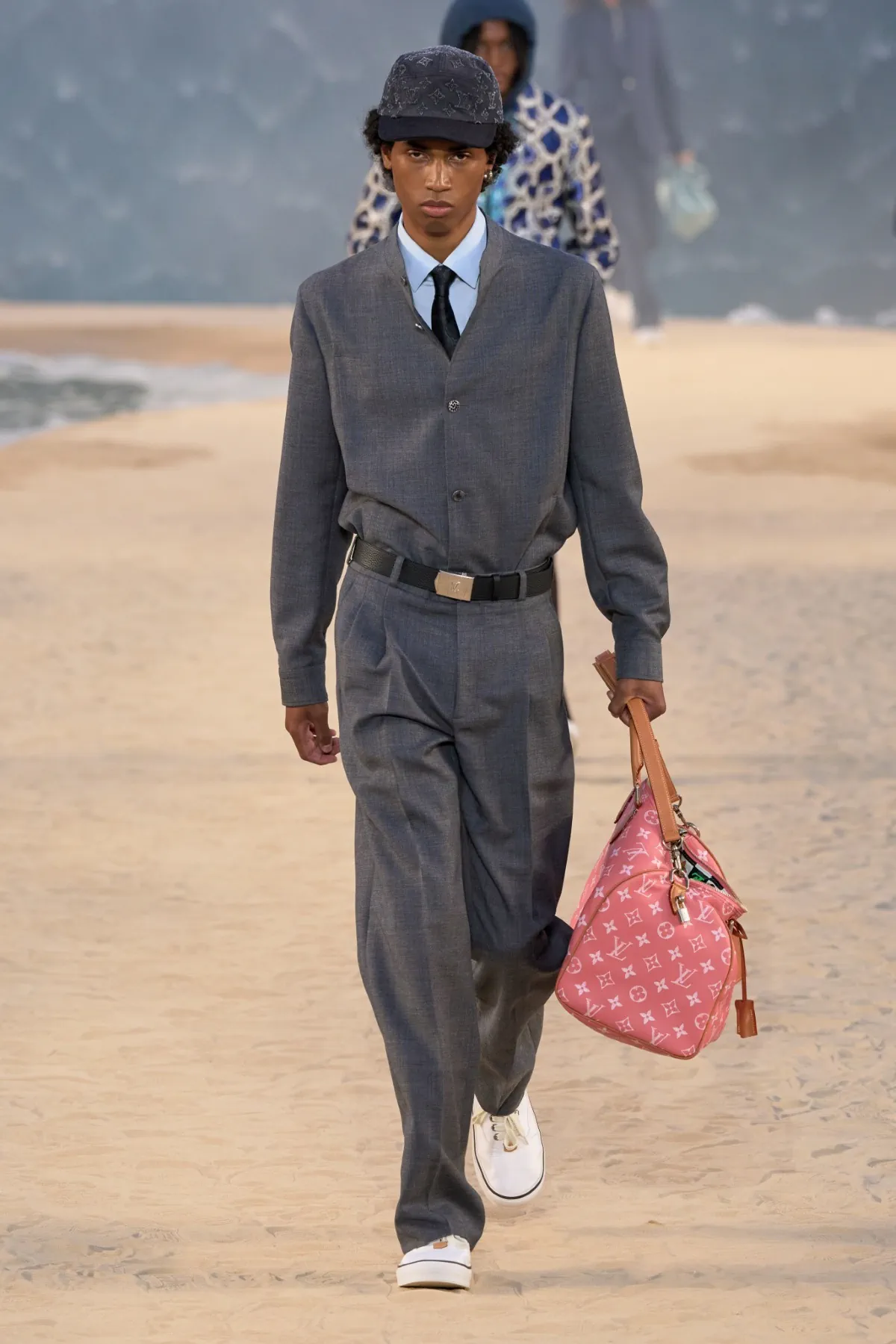 Louis Vuitton réinvente le dandysme avec une collection printemps 2027 portée par la puissance de l'océan