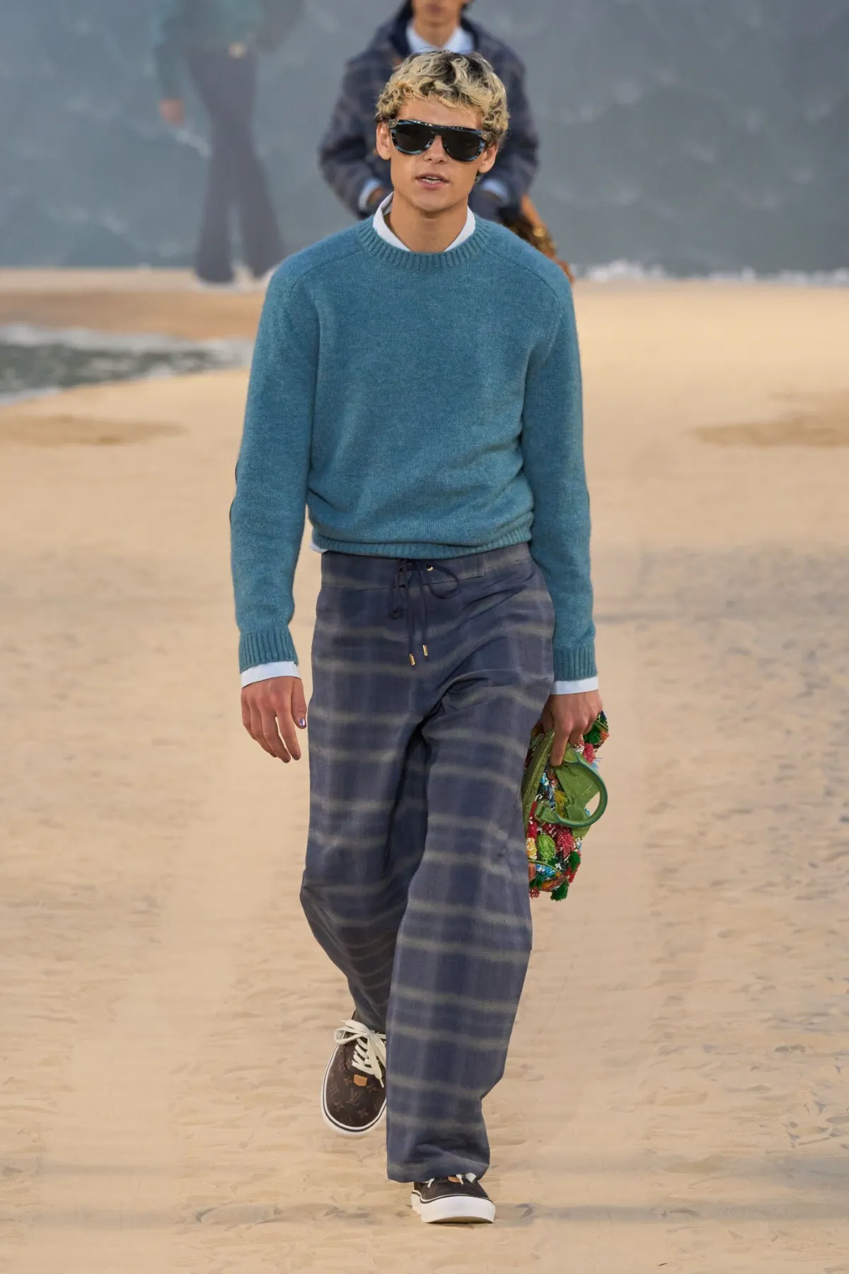 Louis Vuitton réinvente le dandysme avec une collection printemps 2027 portée par la puissance de l'océan