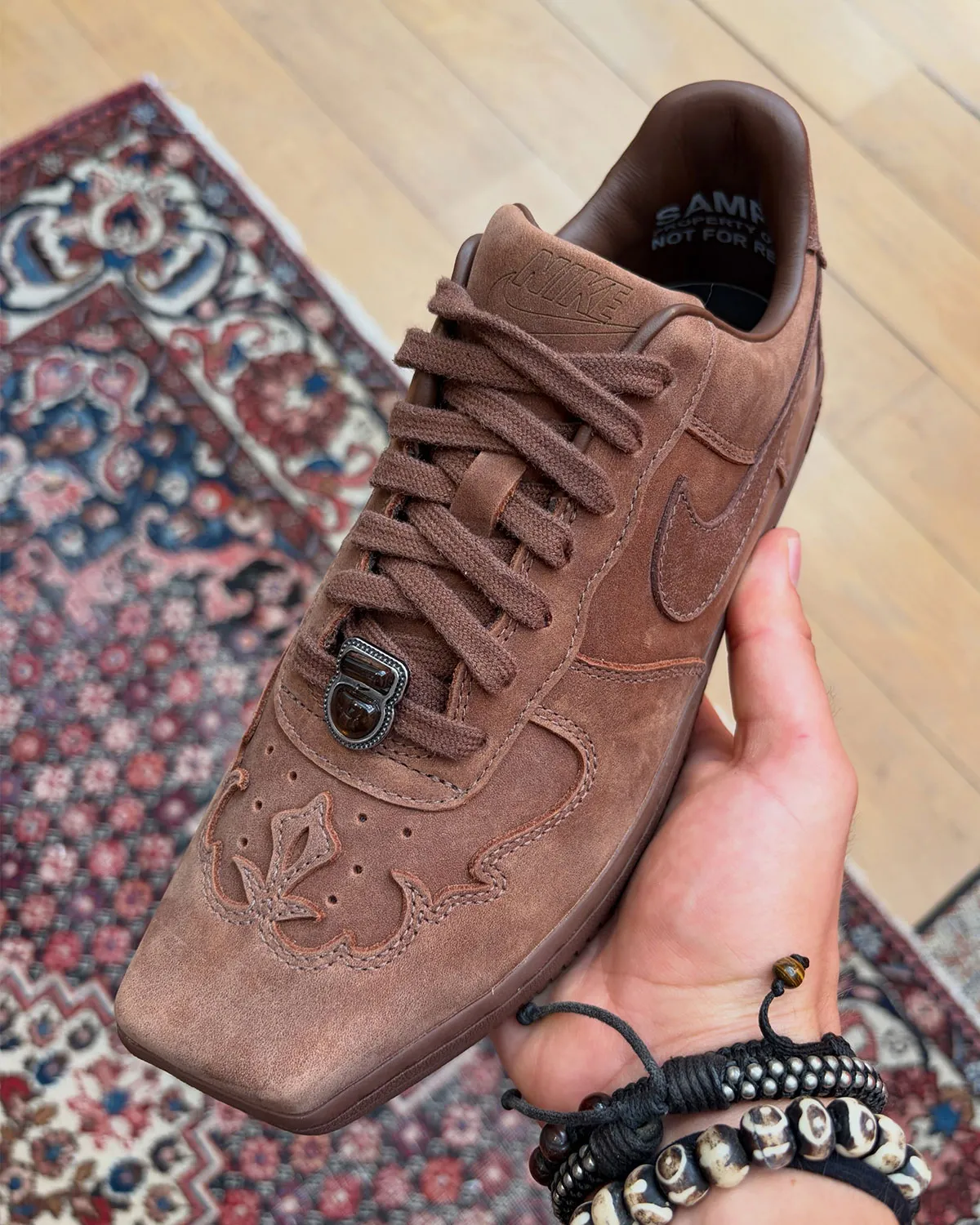 La Nike Air Force 1 Low à bout carré, ou le moment où une icône choisit de se contrarier elle-même