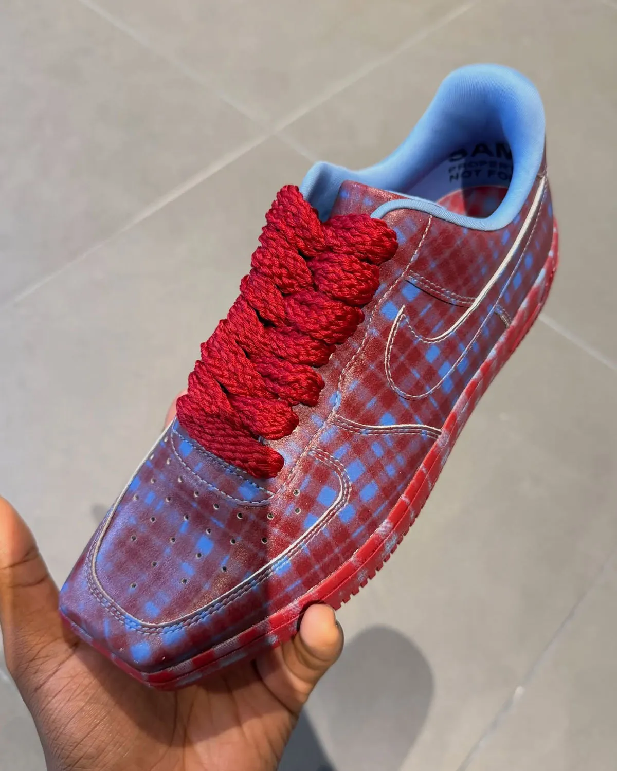 La Nike Air Force 1 Low à bout carré, ou le moment où une icône choisit de se contrarier elle-même