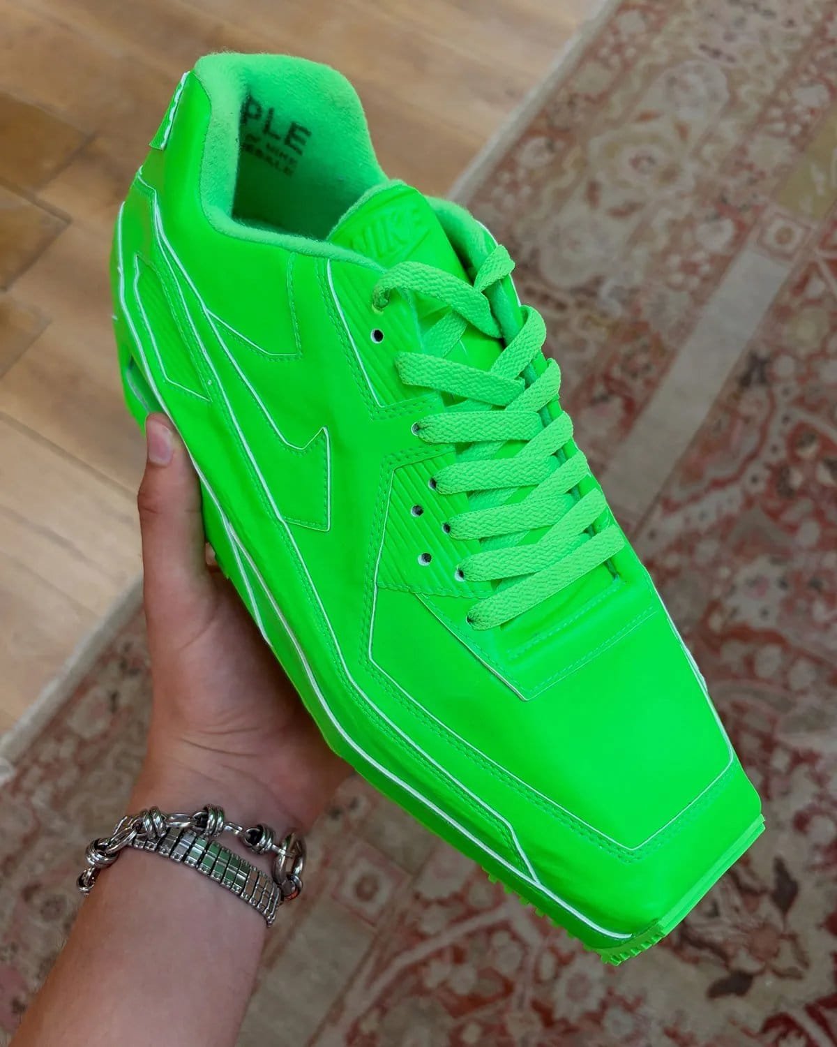 Nike Air Max 90 a bout carre 1 La Nike Air Max 90 à bout carré, ou l'art de rendre iconique ce qui ne l'était plus