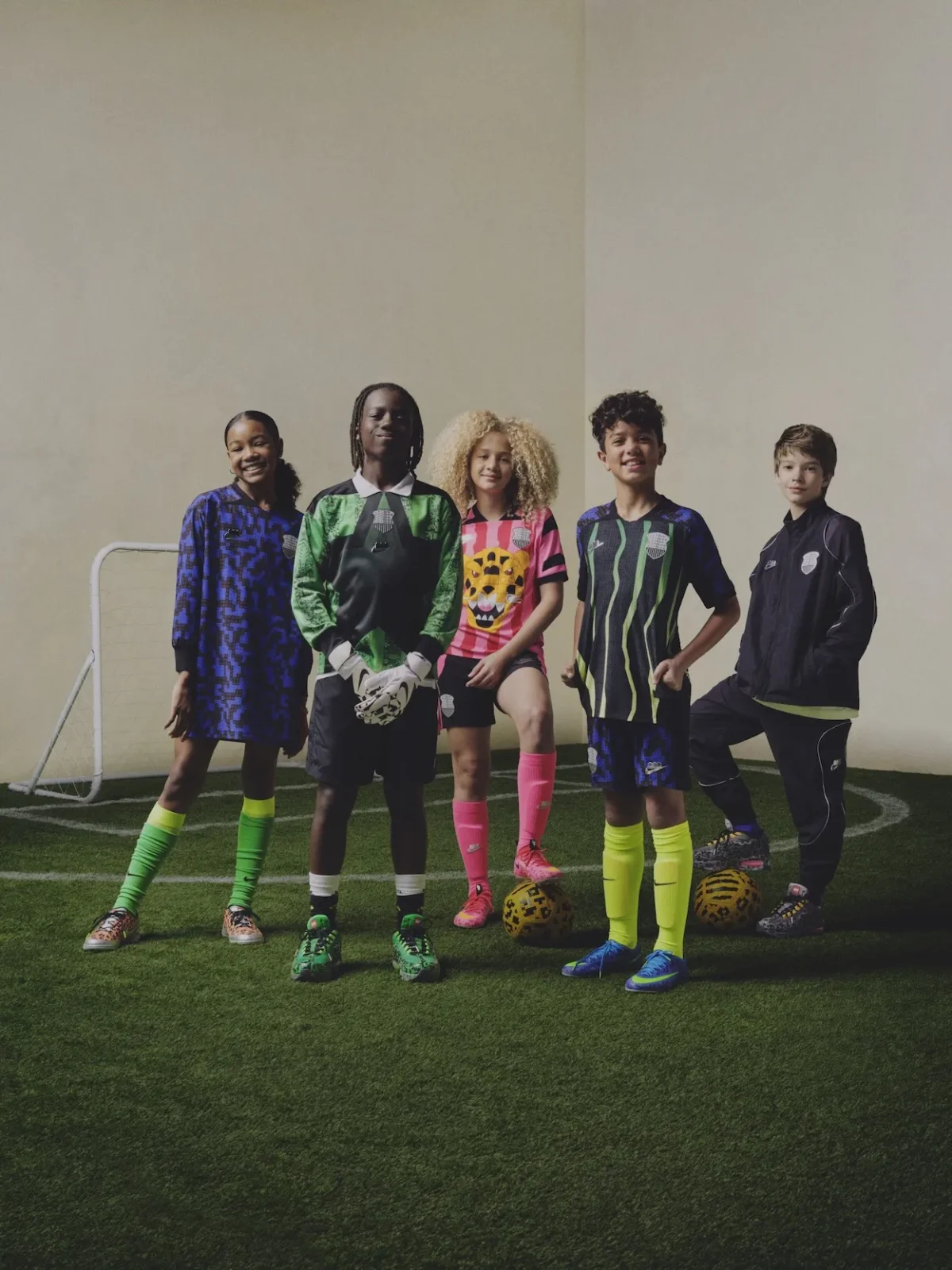 Nike Football x LEG0 1 Nike Football et LEGO réinventent le football junior entre terrain, sneakers et culture créative