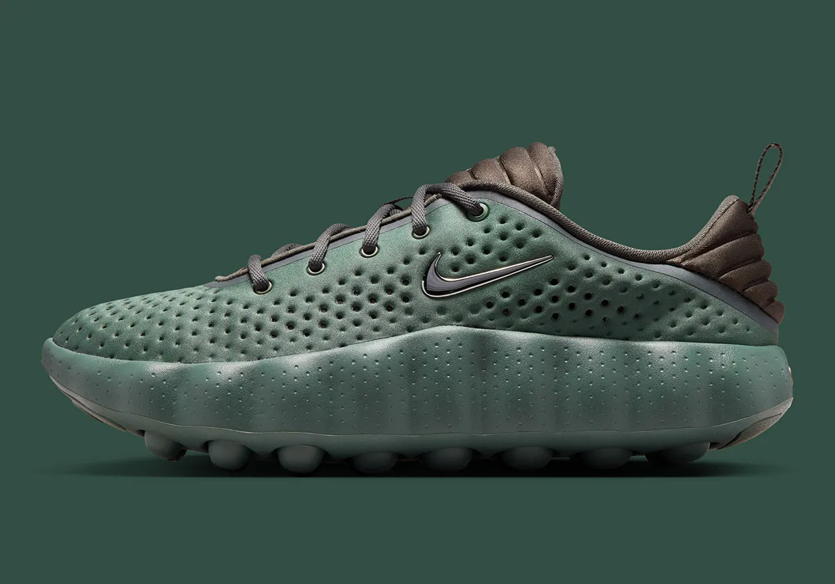 Nike Mind 002 Camo Green 1 Nike Mind 002 « Camo Green », la sneaker qui transforme la discrétion en expérience sensorielle