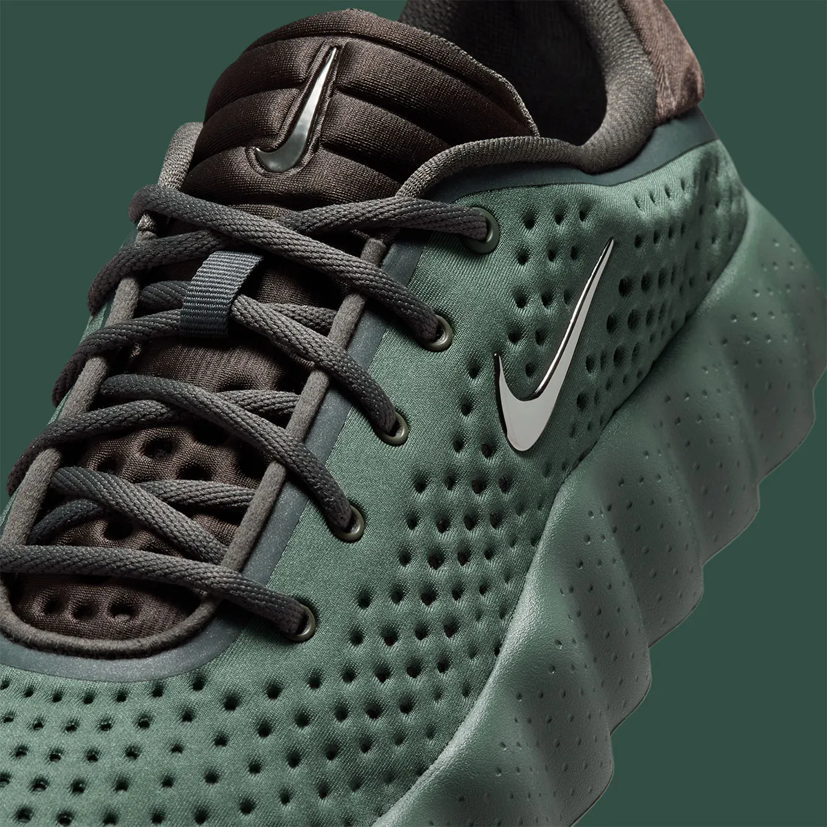Nike Mind 002 Camo Green 6 Nike Mind 002 « Camo Green », la sneaker qui transforme la discrétion en expérience sensorielle