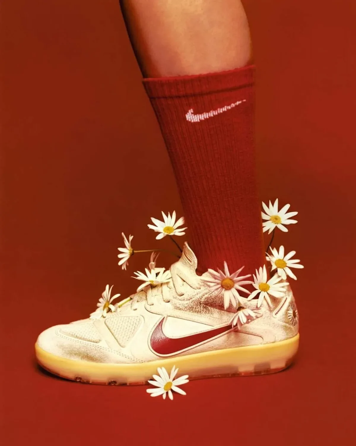 PEACEMINUSONE x Nike Cryoshot CTR360 2 PEACEMINUSONE réinvente la Nike Cryoshot CTR360 et signe l'une des sneakers les plus attendues de 2026
